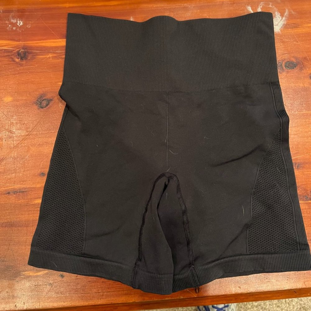 Lululemon Black Sculpt Bike Shorts, SIZE 4